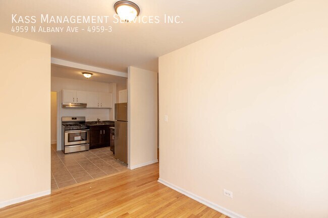 Foto del edificio - 4959 N Albany Ave