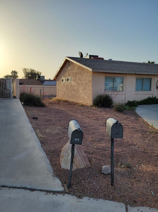 Building Photo - NO HOA Single Story 3/2/2 with huge backyard