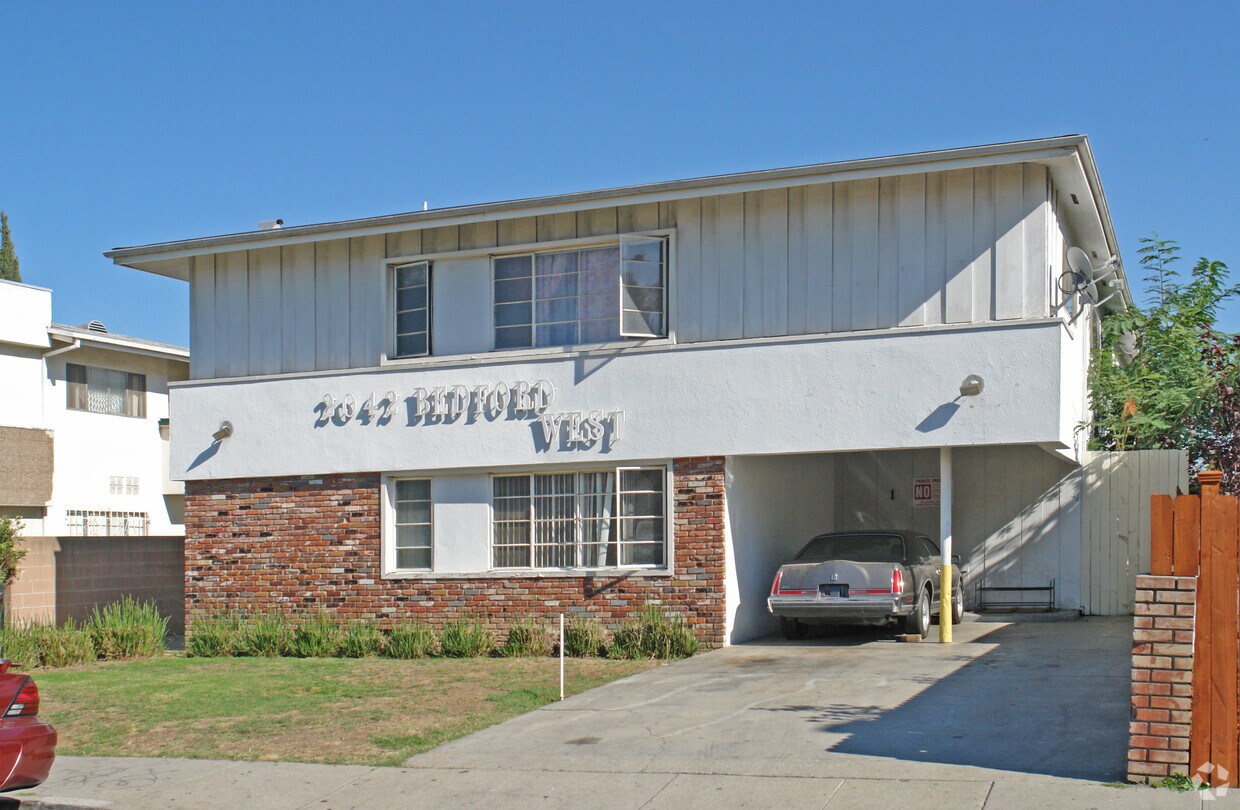 Primary Photo - 2042 S Bedford St