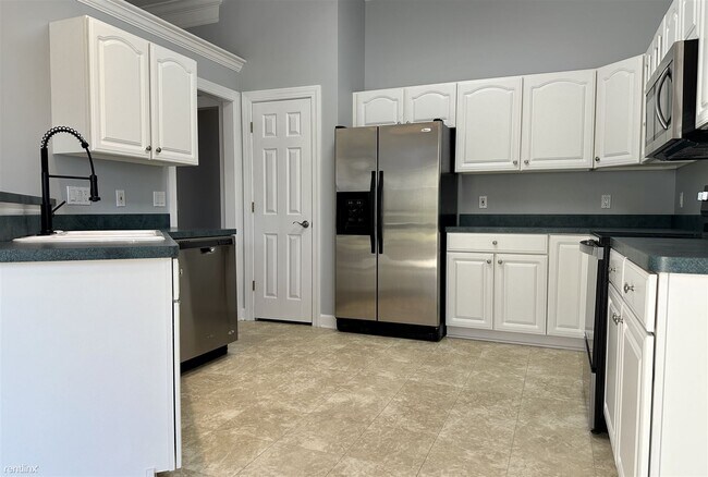 Building Photo - 3 br, 2 bath House - 73 Stratford Dr