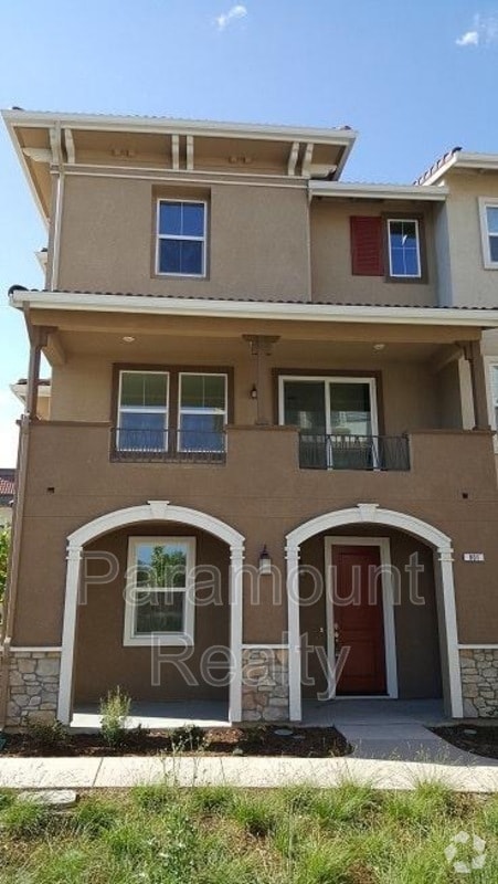 Building Photo - 801 Camden Common