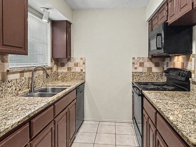 Foto del edificio - 12446 Starcrest Dr