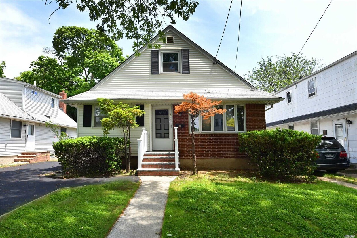 100 S 11th St, New Hyde Park, NY 11040 House Rental in New Hyde Park
