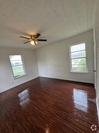 Building Photo - 2309 Meadow Ln