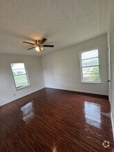 Building Photo - 2309 Meadow Ln
