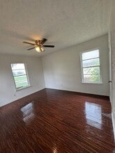 Building Photo - 2309 Meadow Ln