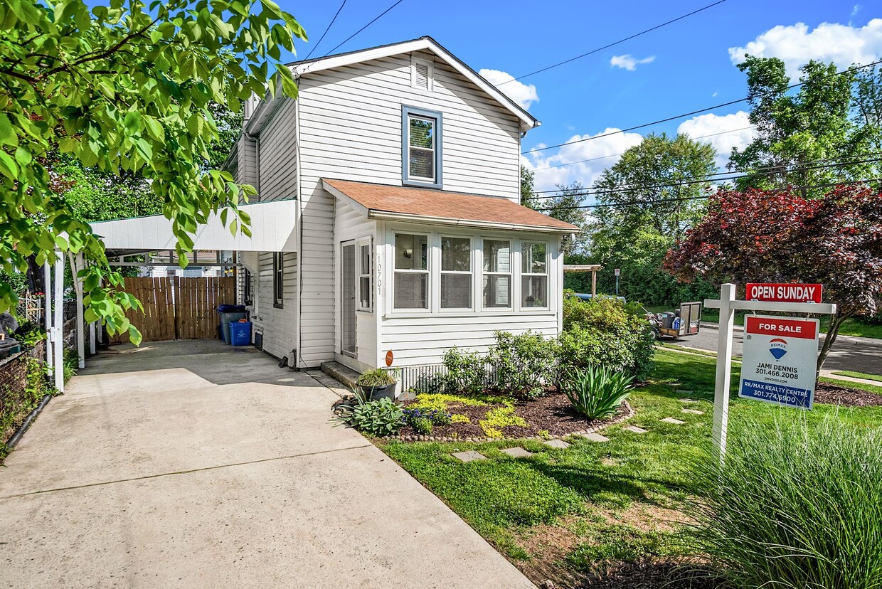 Primary Photo - 10701 Shaftsbury St