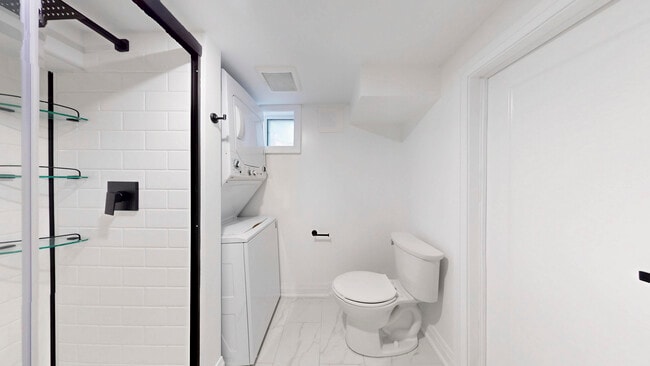 Building Photo - 253 Oakwood Av