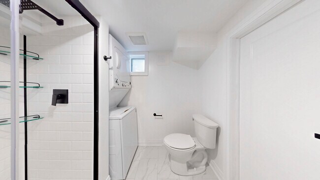 Photo du bâtiment - 253 Oakwood Av