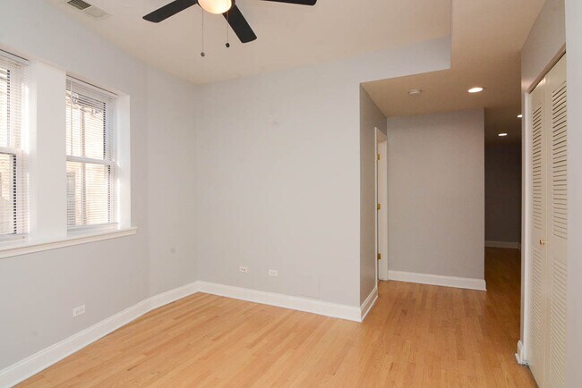 Building Photo - 1003 W Sunnyside Ave