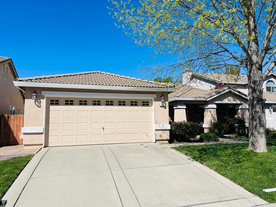 35 Pete Popovich Ct, Sacramento, CA 95835 House Rental in Sacramento