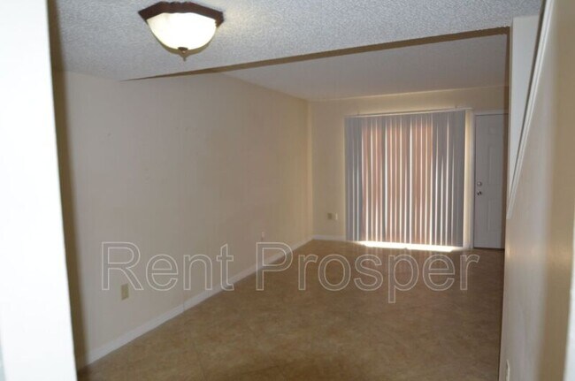 Building Photo - 4211 S Semoran Blvd