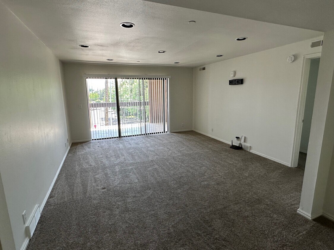 Primary Photo - 2244 N Canyon Rd