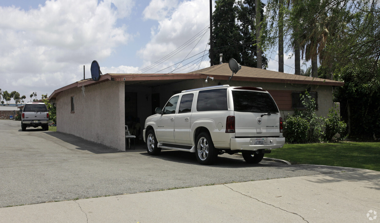 Primary Photo - Villa Apartments