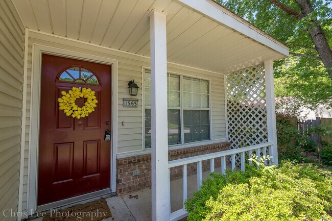 Building Photo - 3 Bedroom 2 Bath Home Near UofA!