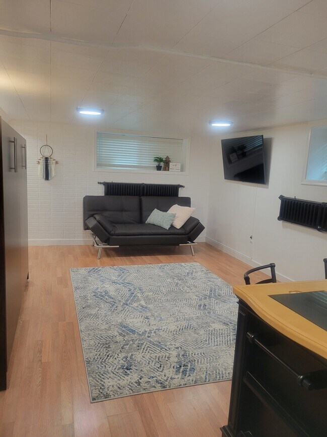 Estudio con cama alta - 2729 Harrison Blvd