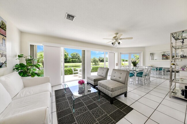 Building Photo - 450 French Royale Cir