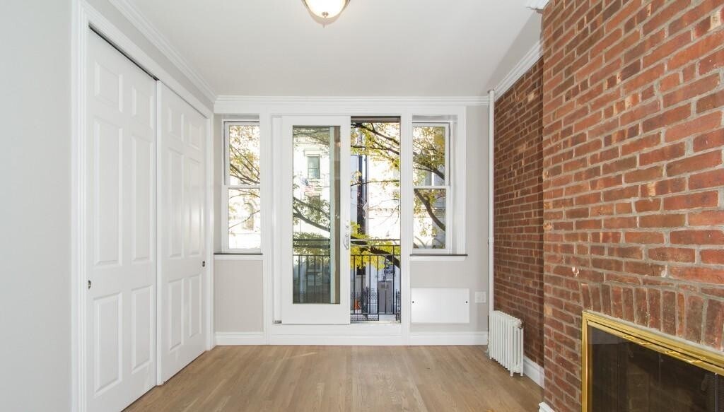 Foto del edificio - 102 E 7th St