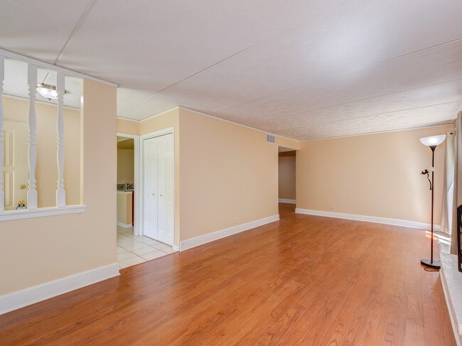 Building Photo - 715 Whalom Ln