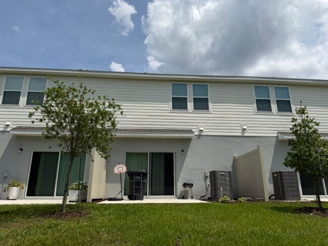 Foto del edificio - Modern 3 Bed / 2.5 Bath Townhome – Move-In Ready
