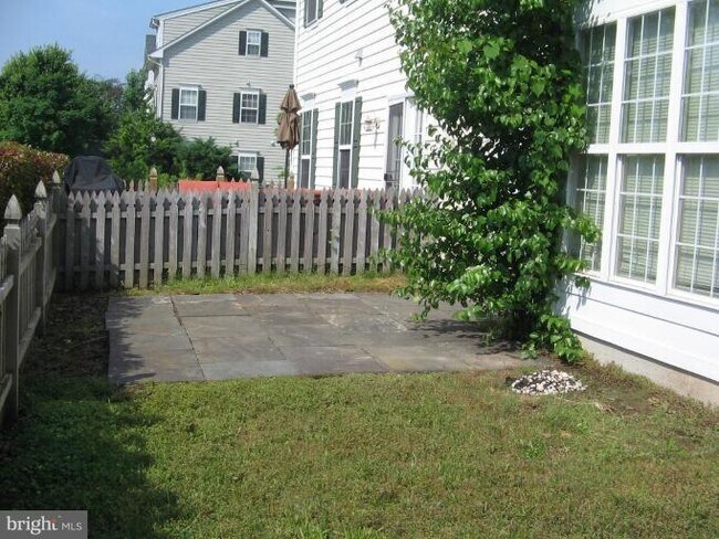 Foto del edificio - 8626 Sycamore Glen Ln