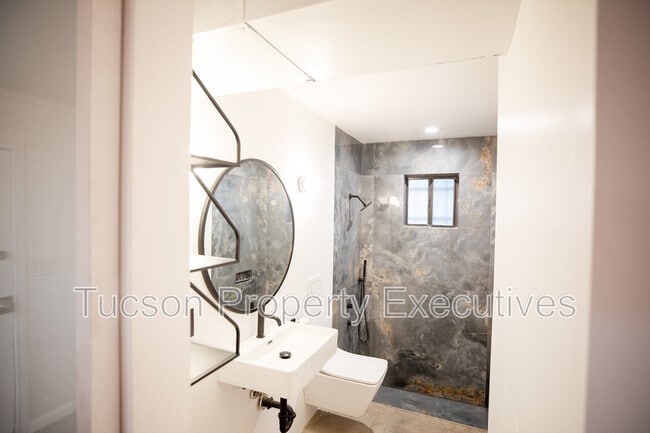 Foto del edificio - 419 E Lester St