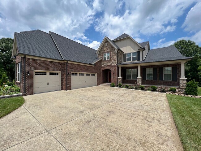 Foto del edificio - 4 Bedroom Home w/ Office and 3 Car Garage