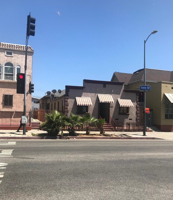 Foto del edificio - 422 N Soto St