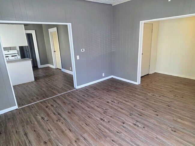 Foto del edificio - 1301 E 12th St