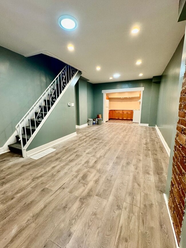 Building Photo - 2 Bedroom Home Available Now