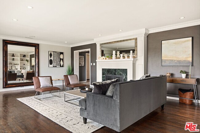 Foto del edificio - 2439 Creston Way