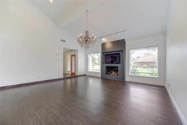 Foto del edificio - 13902 Briarhills Pkwy