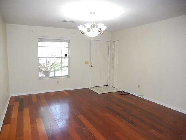 Foto del edificio - 5607 Cypress Cir