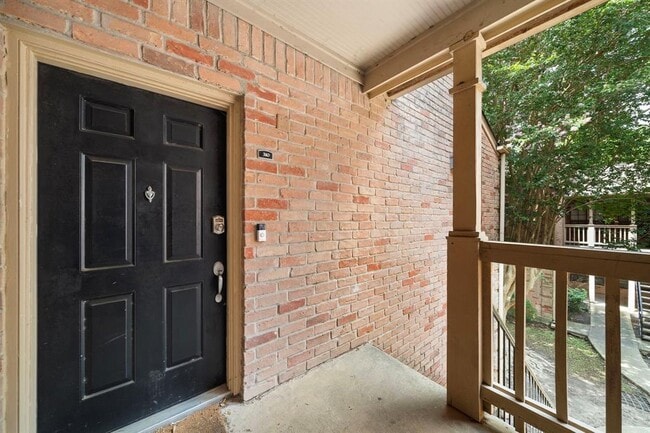 Building Photo - 2255 Braeswood Park Dr