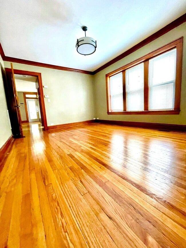 Foto del edificio - 3227 N Albany Ave