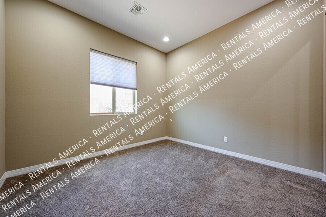 Building Photo - 3325 E Coconino Dr