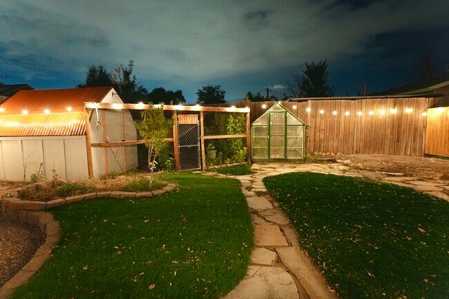 Building Photo - 4284 S Normandie Ln