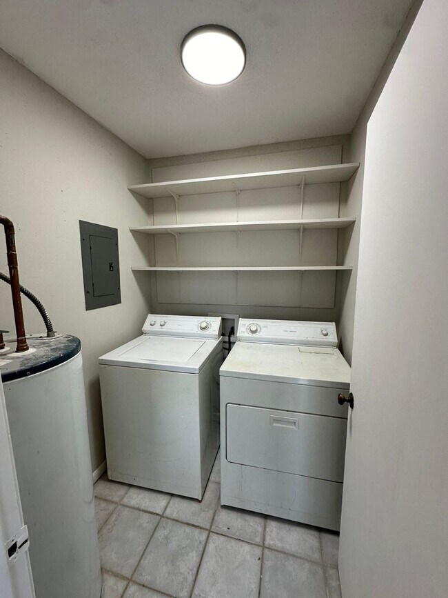 Foto del edificio - 2 Bedroom Townhome for RENT - WEST END BEA...