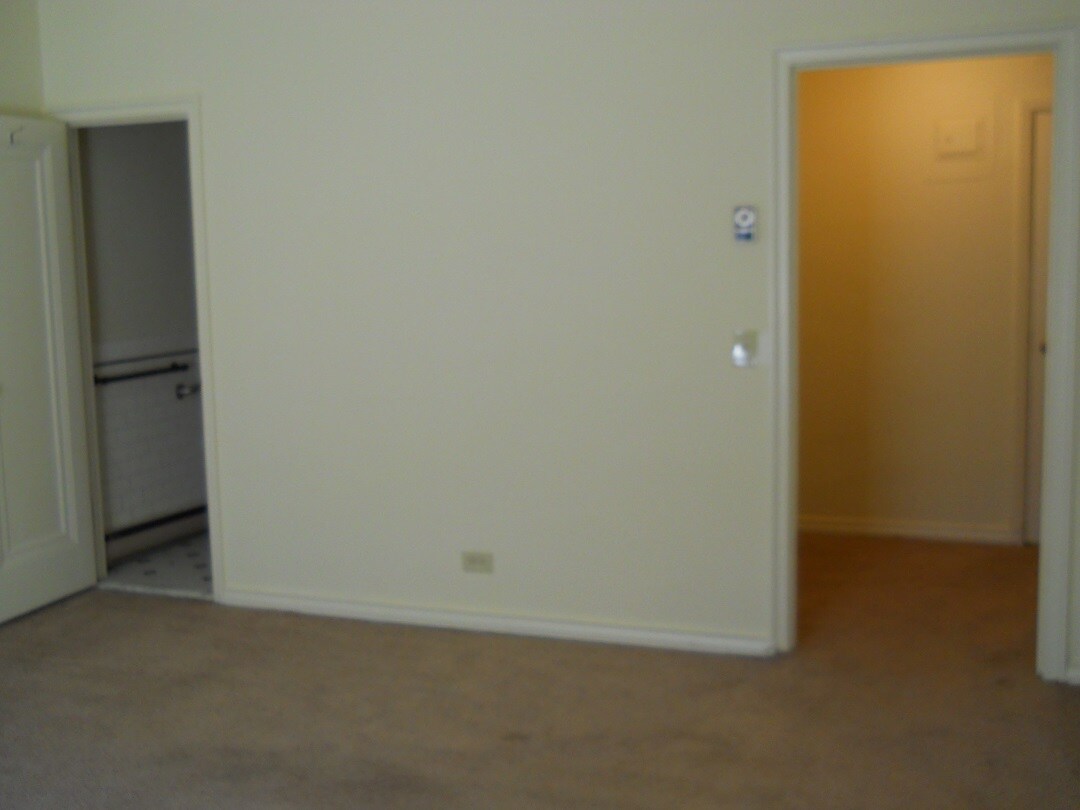 Lake Shore Towers – photo 4