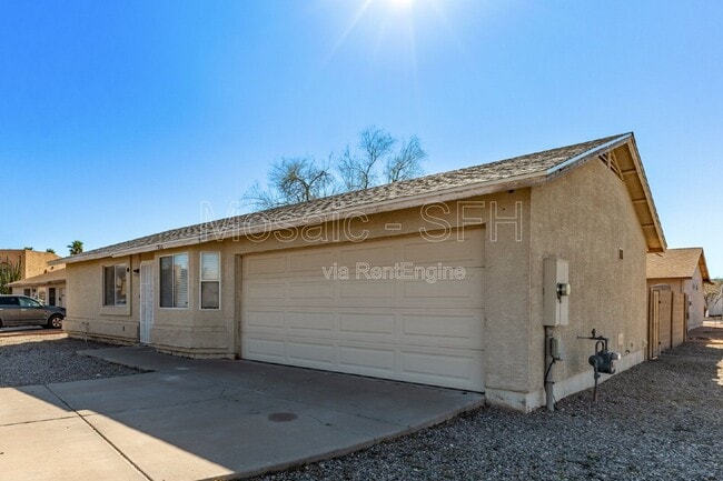 Building Photo - 703 W Hess Ave