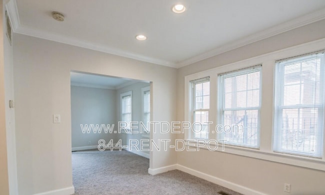 Building Photo - 532 S Alvord Blvd