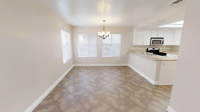 Foto del edificio - Quality 4/3 Two-story Home in Fontana's So...