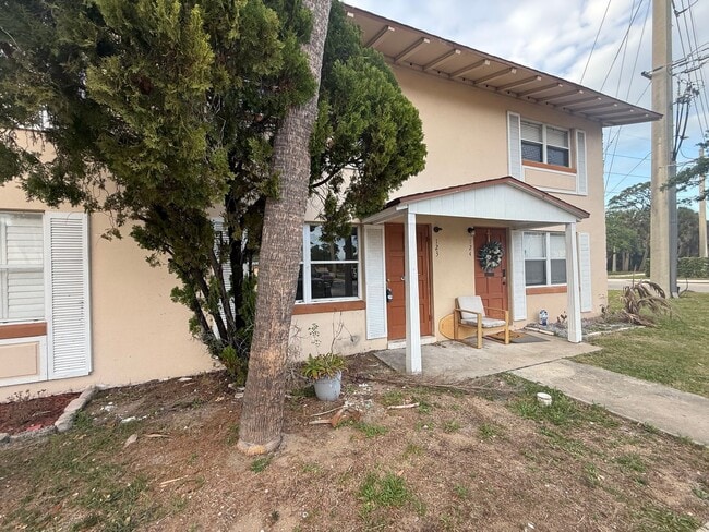 Photo - Beautiful 2 Bed 1.5 Bath Townhome AVAILABLE IMMEDIATELY!