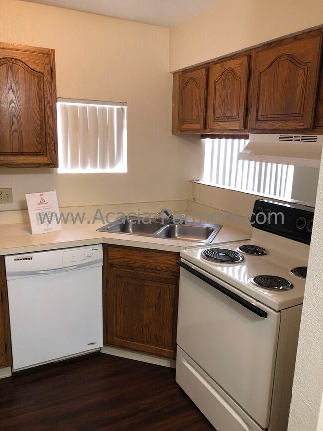 Foto del edificio - Two Bedroom/One Bath