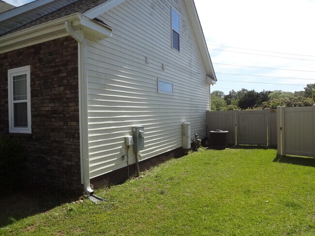Building Photo - 2416 Carlow Pl