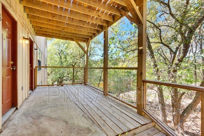 Foto del edificio - 908 N LBJ Dr