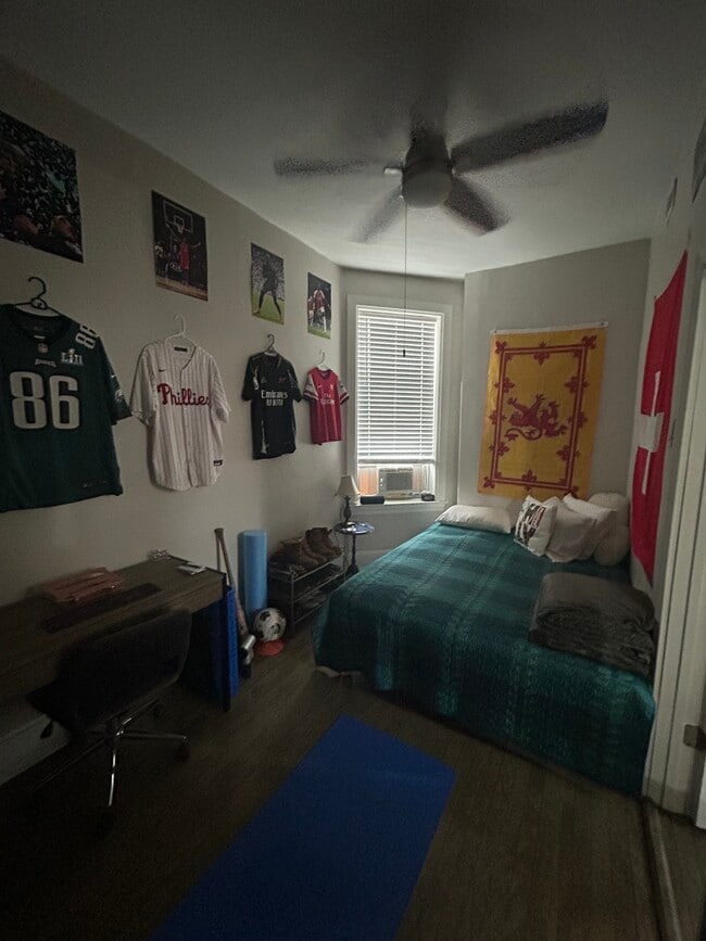 Bedroom 1 - 908 N Western Ave