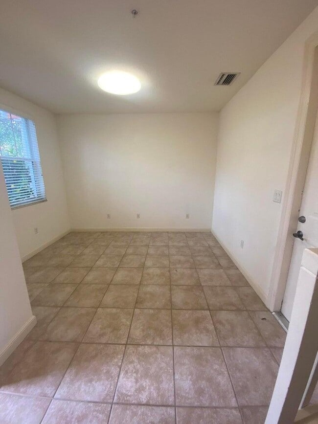 Building Photo - 410 Amador Ln