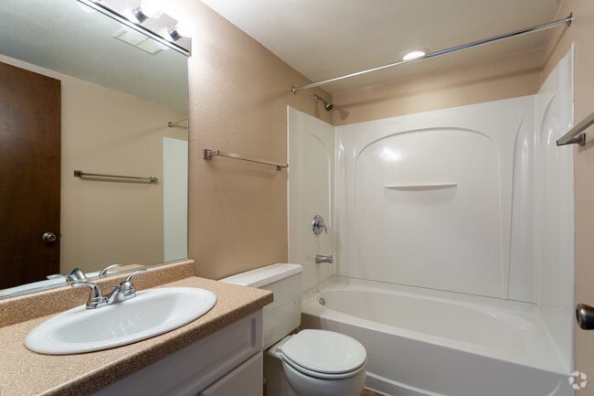 2 habitaciones, 1 baño - Lakeview Village