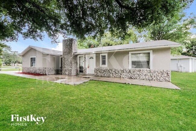 Foto del edificio - 2390 Meadow Ln